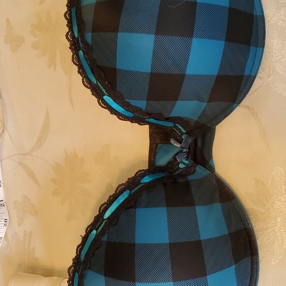 Set of 5 plus bras, all shown as 44-C sizes all underwire and 2 are strapless - Picture 10 of 11